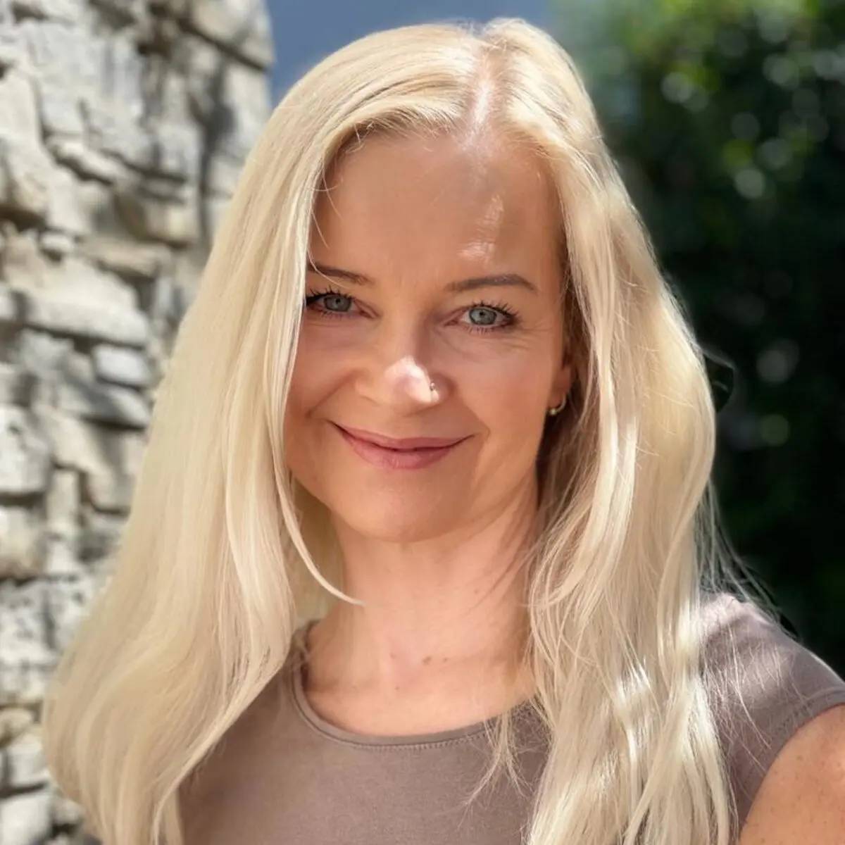 Home 10 Claudia Soltanmoradi